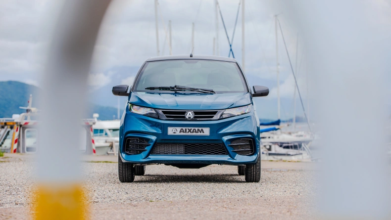 Automobiliai, kuriems vairuoti nereikia vairuotojo pažymėjimo, AIXAM Coup&eacute; aa Photo 2.jpg