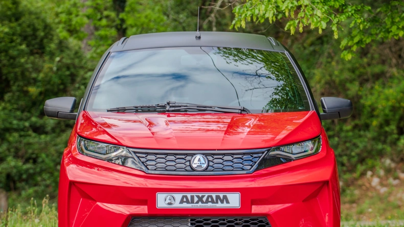 Automobiliai, kuriems vairuoti nereikia vairuotojo pažymėjimo, AIXAM Crossover aa Photo 2.jpg