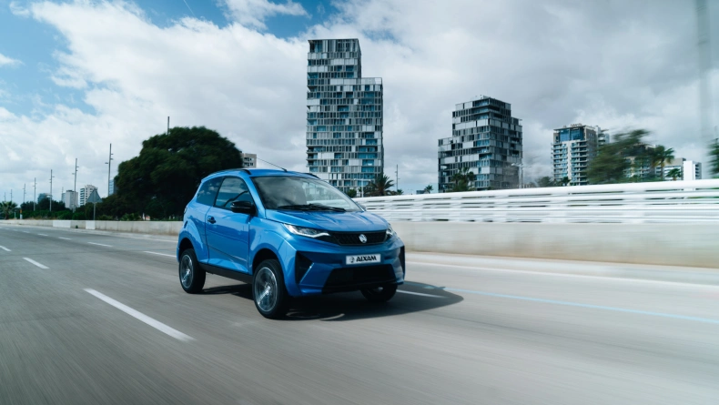Automobiliai, kuriems vairuoti nereikia vairuotojo pažymėjimo, AIXAM Crossover aa Photo 2.jpg