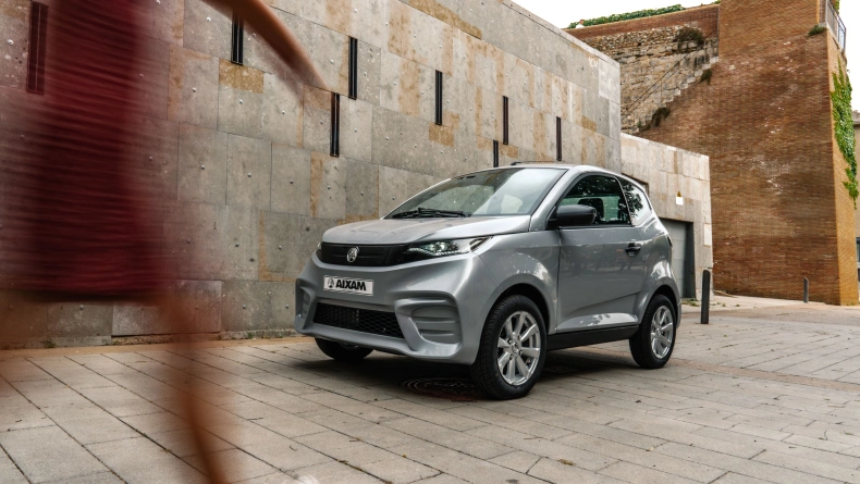 Automobiliai, kuriems vairuoti nereikia vairuotojo pažymėjimo, AIXAM e City aa Photo 2.jpg