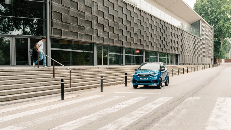 Automobiliai, kuriems vairuoti nereikia vairuotojo pažymėjimo, AIXAM e City aa Photo 2.jpg