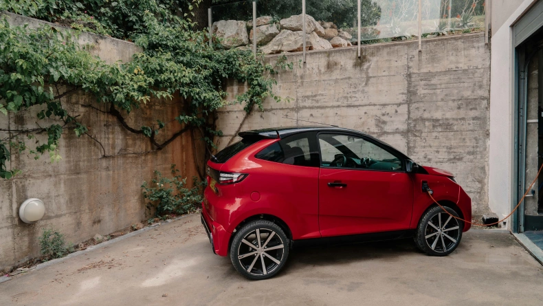 Automobiliai, kuriems vairuoti nereikia vairuotojo pažymėjimo, AIXAM e Coup&eacute; 1.jpg