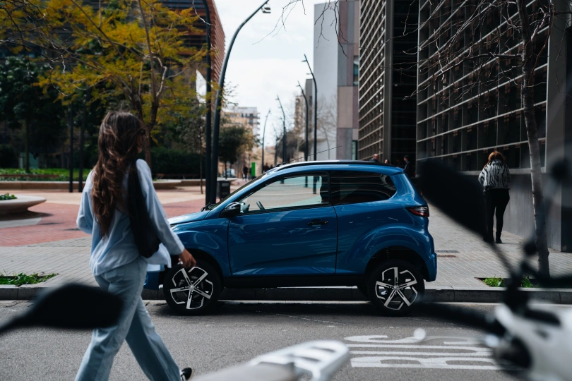 Automobiliai, kuriems vairuoti nereikia vairuotojo pažymėjimo, AIXAM Crossover SITU_CROOVR_BLS_PNG (1).jpg