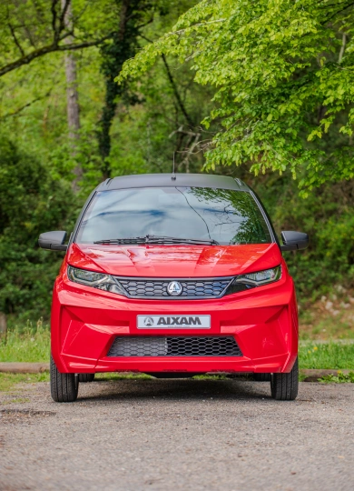 Automobiliai, kuriems vairuoti nereikia vairuotojo pažymėjimo, AIXAM Crossline 1.png