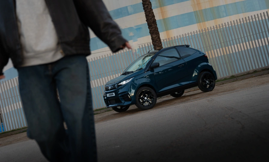 Automobiliai, kuriems vairuoti nereikia vairuotojo pažymėjimo, AIXAM e Coup&eacute; aa Photo 2.jpg