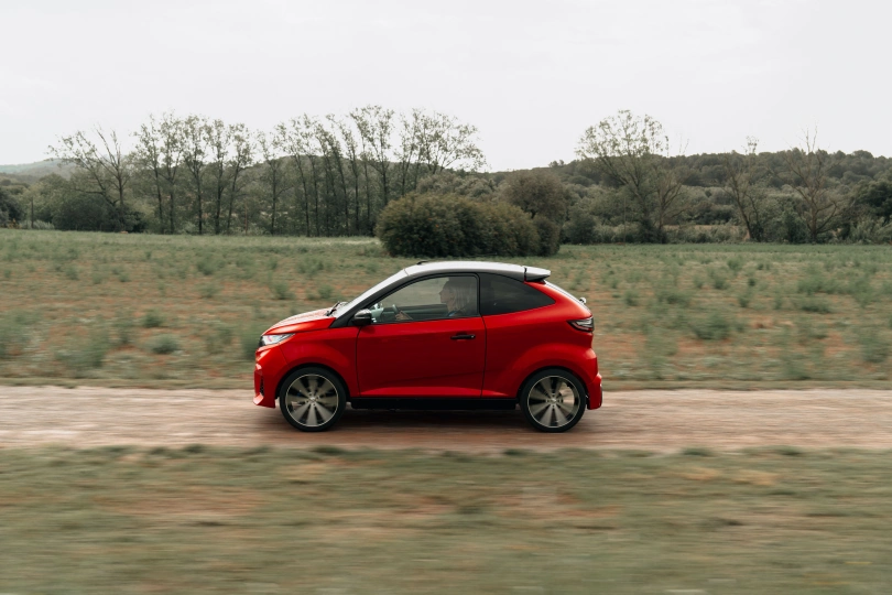 Automobiliai, kuriems vairuoti nereikia vairuotojo pažymėjimo, AIXAM e Coup&eacute; SITU_ECOUPG_RED_PNG (20).jpg