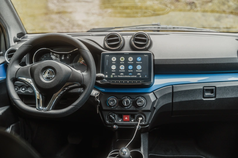 Automobiliai, kuriems vairuoti nereikia vairuotojo pažymėjimo, AIXAM e Crossover CROPRE_BLS_INT_3.jpg