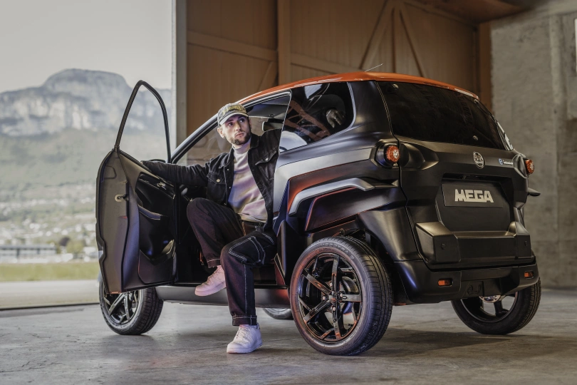 Automobiliai, kuriems vairuoti nereikia vairuotojo pažymėjimo, AIXAM e-Scouty ESCOUTY_34AR_RED_3_JPG.jpg