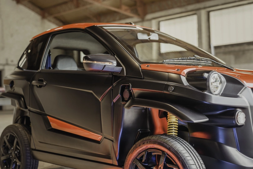 Automobiliai, kuriems vairuoti nereikia vairuotojo pažymėjimo, AIXAM e-Scouty ESCOUTY_34AV_RED_1_JPG.jpg