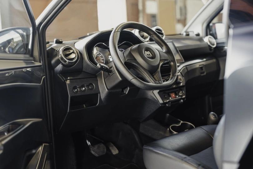 Automobiliai, kuriems vairuoti nereikia vairuotojo pažymėjimo, AIXAM e-Scouty ESCOUTY_INTE_RED_JPG.jpg