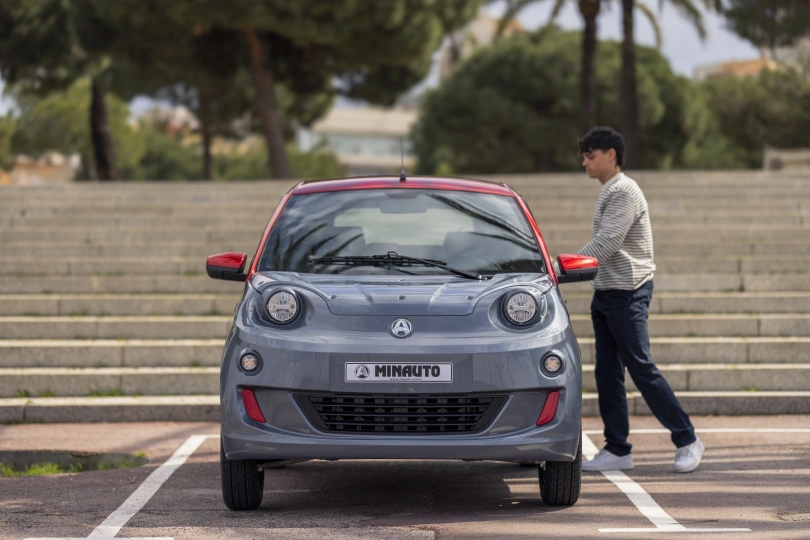 Automobiliai, kuriems vairuoti nereikia vairuotojo pažymėjimo, AIXAM e Minauto EMINCH_FAVA_TIT_JPG (6).jpg